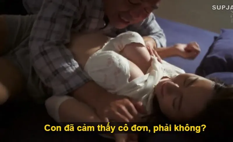 Nhìn con trai mải miết lao vào công việc khiến vợ nó cô quạnh lẻ loi, ông bố chồng liều lĩnh lao vào "hành sự" với con dâu.